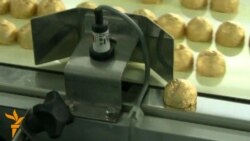 Цукерки «Рошен» продовжують виробляти й купувати