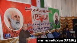 محمود خان اڅکزي د پاکستان پر بهرنۍ تګلاره هم نیوکې وکړې او ویې ویل چې د غلطې بهرنۍ تګلارې له کبله دا وخت پاکستان له یو لوی خطر سره مخامخ دی.