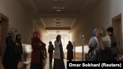 زنان در برنامه های کمک رسانی و اجرای پروژه های موسسات غیر دولتی در افغانستان نقش فعال داشته اند