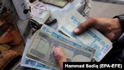 صرافی ارز افغانی، تصویر جنبۀ تزئینی دارد.