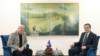 Deputeti i zgjedhur i Partisë Unike Gorane, Adem Hoxha, pritet nga kryeministri në detyrë i Kosovës, Albin Kurti, 3 prill.