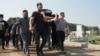 Тела жертв нападения на школу в столице российского региона Татарстан переданы их семьям, в Казани проходят похороны, <a href="https://d3b1mf8ndledlq.cloudfront.net/a/31250989.html" target="_blank">сообщает Радио Азаттык</a>