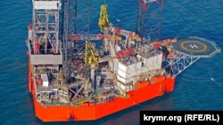 Самопідйомна бурова установка «Петро Годованець», що належить ДАТ «Чорноморнафтогаз», на шельфі Чорного моря, архівне фото