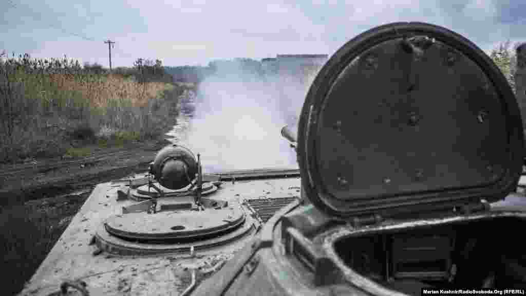 Стрілок виконує постріл по умовній мішені – танк у полі. В результаті ціль була знешкоджена