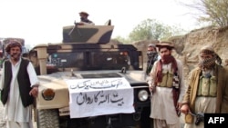 برخی از اعضای تحریک طالبان پاکستان که عمدتا در مناطق مرزی میان پاکستان و افغانستان فعالیت می کنند