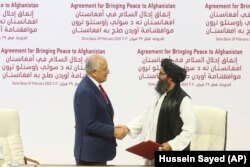 امضای توافقنامه صلح میان نمایندگان امریکا و طالبان در قطر