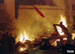 Dozens of people were killed in the fighting on October 3. First Deputy Prime Minister Yegor Gaidar appeared on television and called for Yeltsin's supporters to demonstrate.