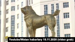 Скульптура "Туркменский алабай"
