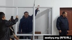 Журналист Жанболат Мамай в зале суда, где решают вопрос об избрании ему меры пресечения. Алматы, 11 февраля 2017 года.