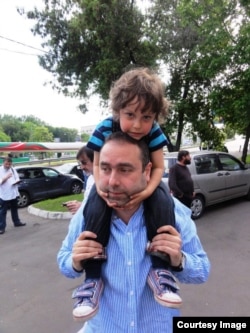 Mikhail Kaluzhsky with his son in Tel Aviv