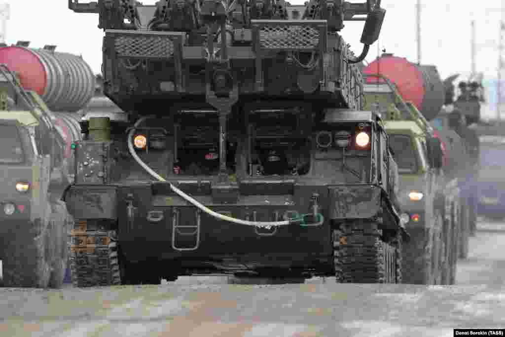 A Buk-M2 surface-to-air missile system takes part in parade rehearsals.