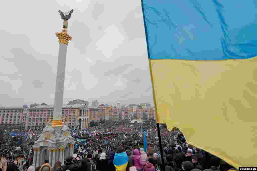 The violent dispersal of protests by the Berkut sparked riots the following day in Kyiv. On December 1, protesters reoccupied the square and further clashes with the authorities and political ultimatums by the opposition ensued for the rest of the month.