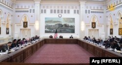 ملاقات هیئت گفت‌وگو کننده صلح با رئیس جمهور غنی