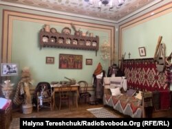 Інтер'єр гуцульської кімнати