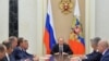 Путін позбувається старих друзів