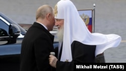 Президент Росії Володимир Путін (ліворуч) і Московський патріарх Кирило. Москва, 4 листопада 2018 року