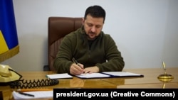 Документ передбачає рекордні видатки на рівні 3,94 трильйона гривень, з них видатки на оборону становлять 2,22 трильйона гривень