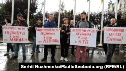 Акція «Люструй мене першим» біля Офісу президента України. Київ, 12 липня 2019 року
