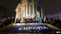 Демонстранти на майдані Незалежності