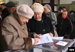 Voters cast their ballots at a polling station in Donetsk.