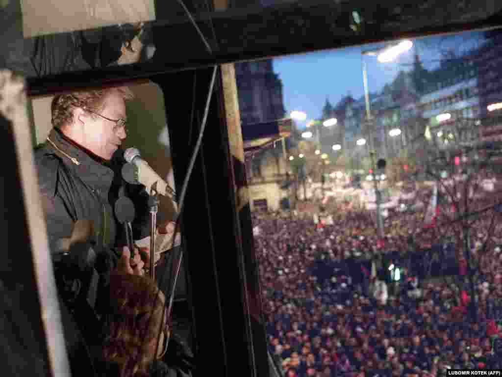 Havel na jednom od mitinga 1989.