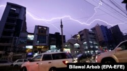 د پېښور په ګډون د خیبر پښتونخوا په یوشمېر سیمو کې د بارانونو سلسله روانه ده - پخوانی انځور.