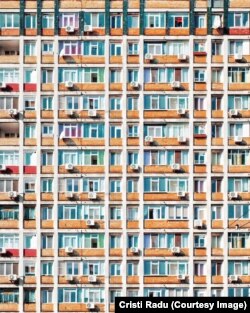 Posting as raidenbucharest, Radu finds the sublime within the ordinary, like this span of a residential building in the capital.