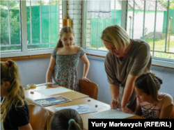 Переселенка проводить заняття для дітей