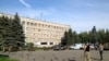 Будівля міської ради Слов’янська, на якій від 5 червня знову майорить український прапор
