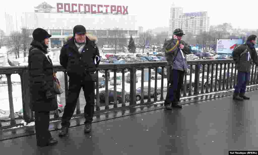 Протест белдерүчеләр Мәскәүнең Садовое боҗрасы буйлар тезелеп басты