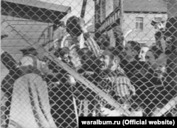 Ув'язнені концтабору «Аушвіц 1» радіють звільненню