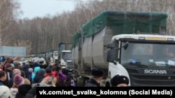 Protesters rally against waste disposal in Kolomna in April 2018.