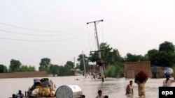 د خيبر پښتونخوا په ډېره اسماعيل خان کې په ۲۰۱۰ز سېلاوونو لوی زیان اړولی وو. 