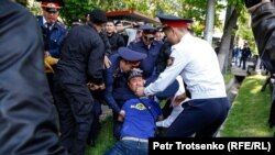 Задержания во время акции протеста в Алматы в День единства народа Казахстана, 1 мая 2019 года.