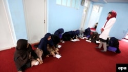 آرشیف، شماری از زنان معتاد به مواد مخدر در یک مرکز درمان در ولایت فراه