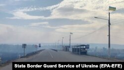 КПВВ у Станиці Луганській під час пожеж. Частина споруд комплексу згоріла
