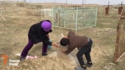 вандализм на клабище христиан в Фархоре