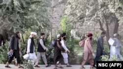 شماری از زندانیان گروه طالبان که از سوی حکومت افغانستان رها شده اند. August 13, 2020