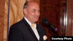 Doktor Edo Jaganjac na promociji u Pragu, foto: Hadis Medenčević