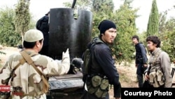 Сириядагы согушка катышып жүргөн борборазиялыктар.
