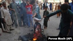 د سپریم کورټ تر فیصلې وروسته په پاکستان کې مظاهرې پیل شوې