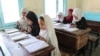 دختران دانش آموزان در صنف درسی