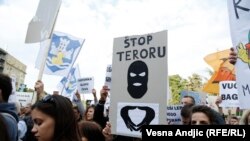 Zbog rušenja u Hercegovačkoj ulici u Beogradu su hiljade ljudi protestovale
