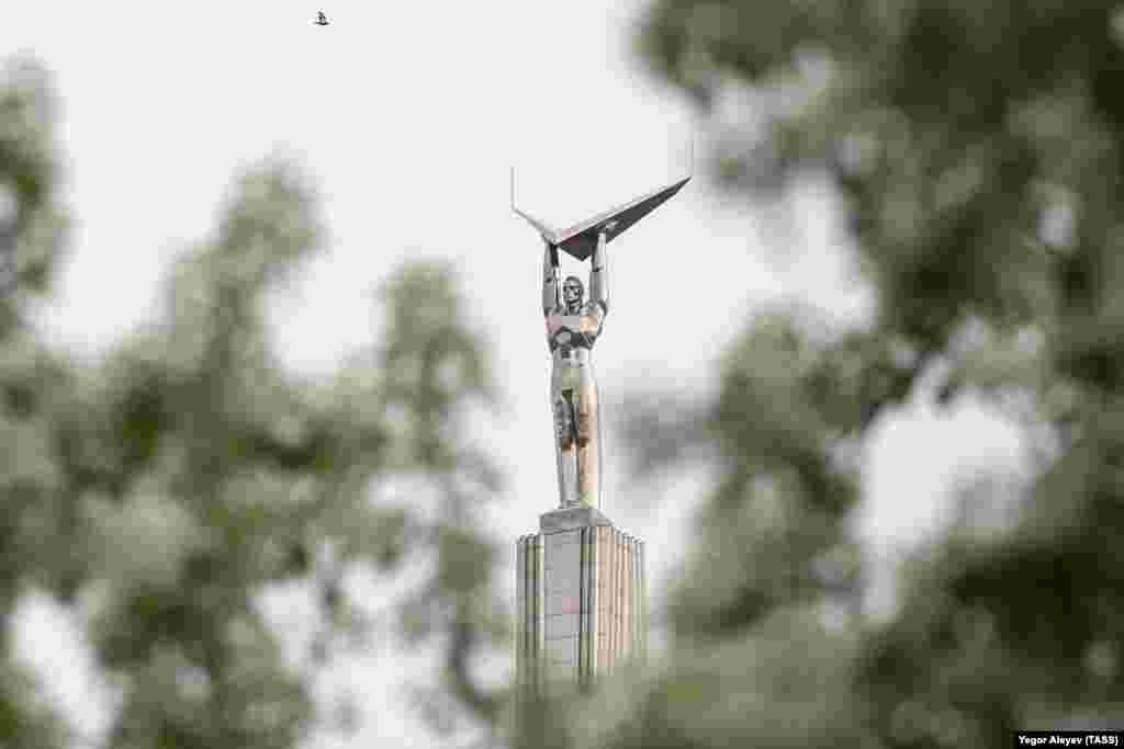 The Glory monument in the Russian city of Samara. The monument is dedicated to aircraft workers who worked in the city, which was formally known as Kuybyshev. During World War II, Kuybyshev was a major aircraft industrial center in the Soviet Union producing Ilyushin Il-2 and Ilyushin Il-10 ground-attack aircraft.