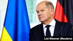 Шольц сказав, що варто було поговорити з Путіним, щоб розвіяти будь-які ілюзії, які він міг плекати щодо того, що Захід нібито збирається відмовитися від підтримки України
