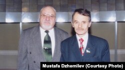 Дисиденти, правозахисники і політики Генріх Алтунян та Мустафа Джемілєв (праворуч)