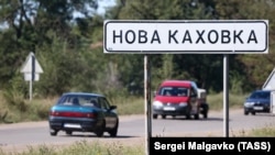 Лівобережна Херсонщина знаходиться під вогневим контролем ЗСУ. На фото в’їзд до міста Нової Каховки на Херсонщині, 7 вересня 2022 року