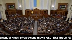 24 листопада президент Зеленський анонсував 8 тисяч гривень допомоги фізичним особам-підприємцям та працівникам, які втратили роботу через карантин