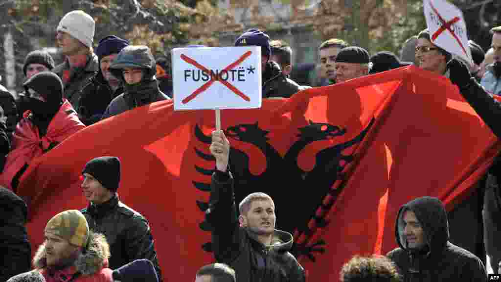 Kosovo - Protest pristalica pokreta ''Samoopredjeljenje'', Priština, 27. februar 2012.