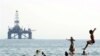 Нефтяная вышка на Каспийском море. 